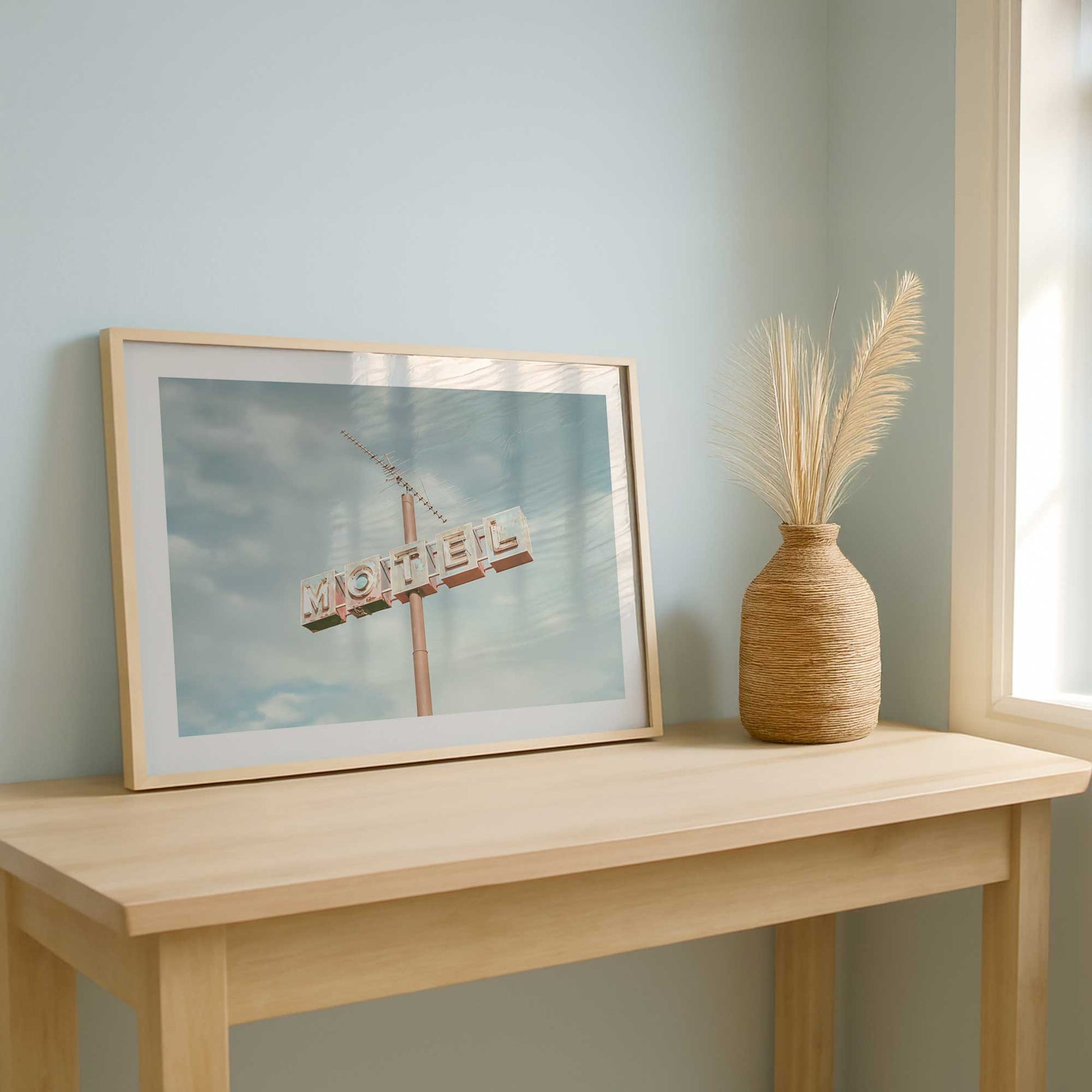 [LIFESTYLE],[SPECIAL],Picture of art in a room