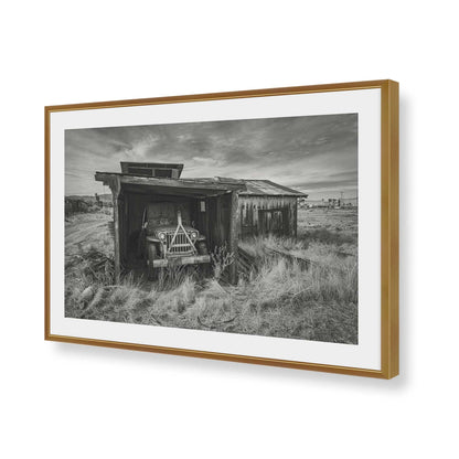 [Color:Polished Gold], Picture of art in a Polished Gold frame of the corner