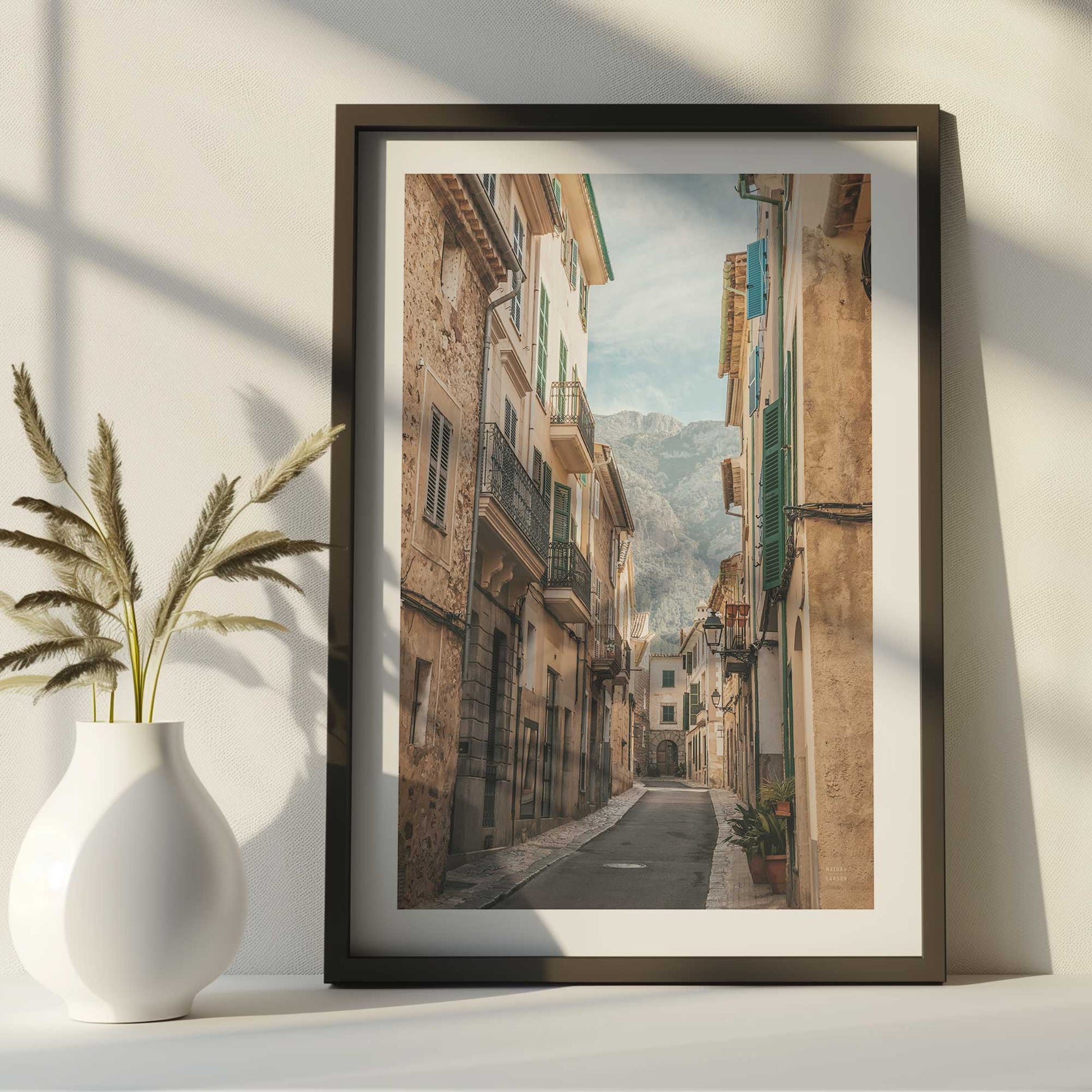 [LIFESTYLE],[SPECIAL],Picture of art in a room
