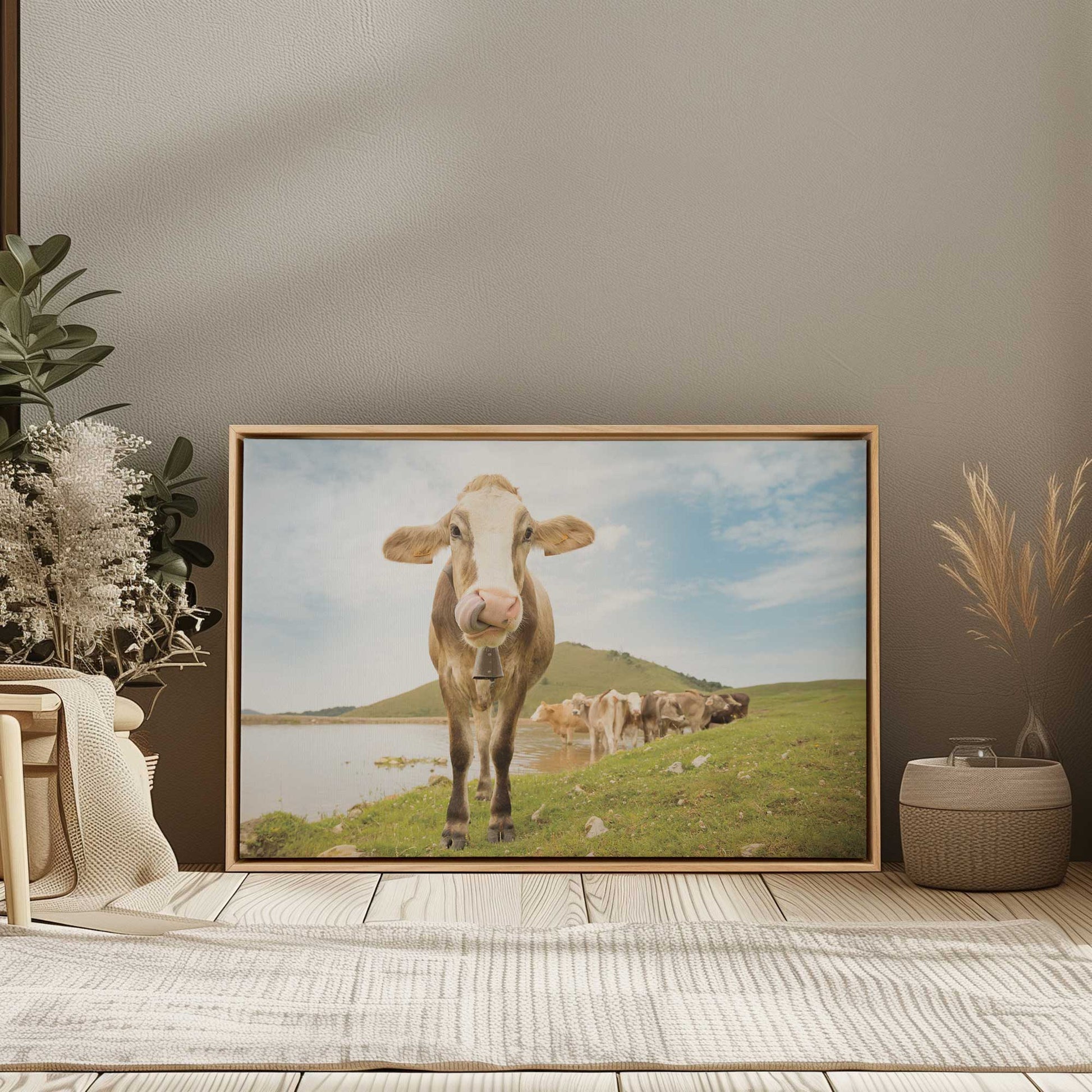 [LIFESTYLE],[SPECIAL], Art in a room