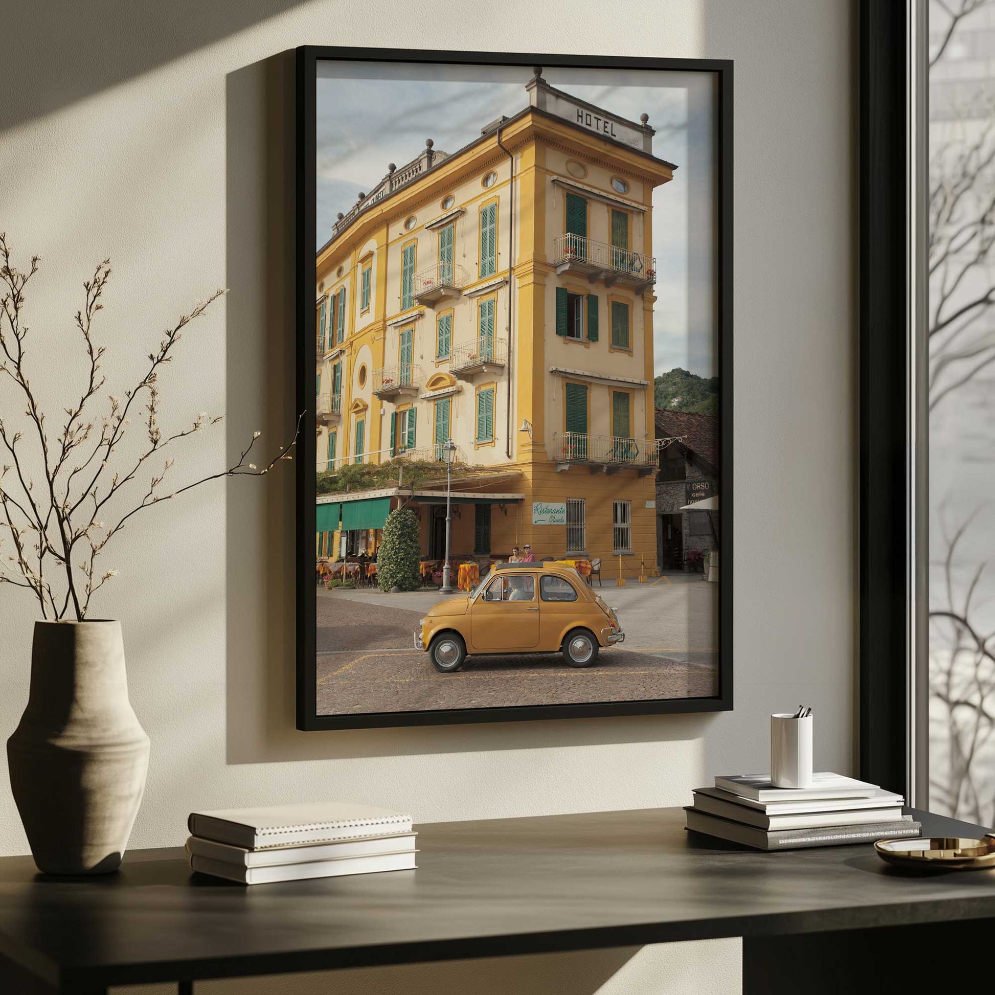 [SPECIAL],[LIFESTYLE], Picture of art hanging in a room