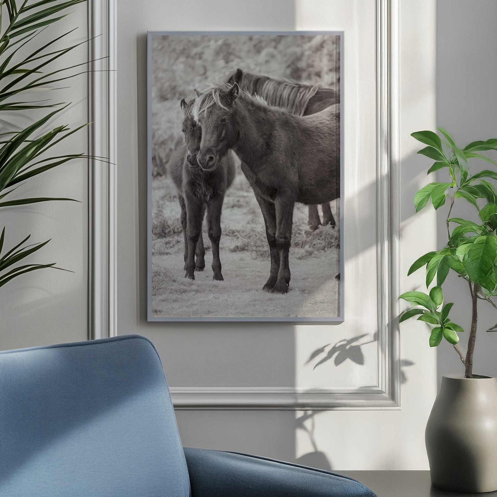 [SPECIAL],[LIFESTYLE], Picture of art hanging in a room