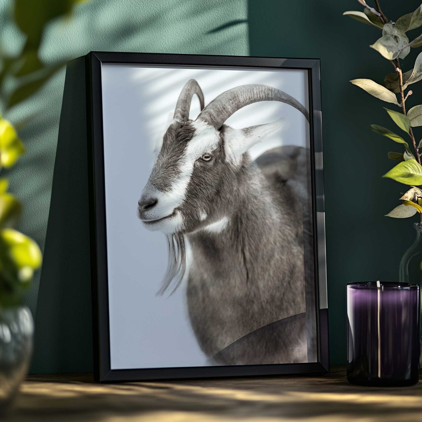 [SPECIAL],[LIFESTYLE], Picture of art hanging in a room